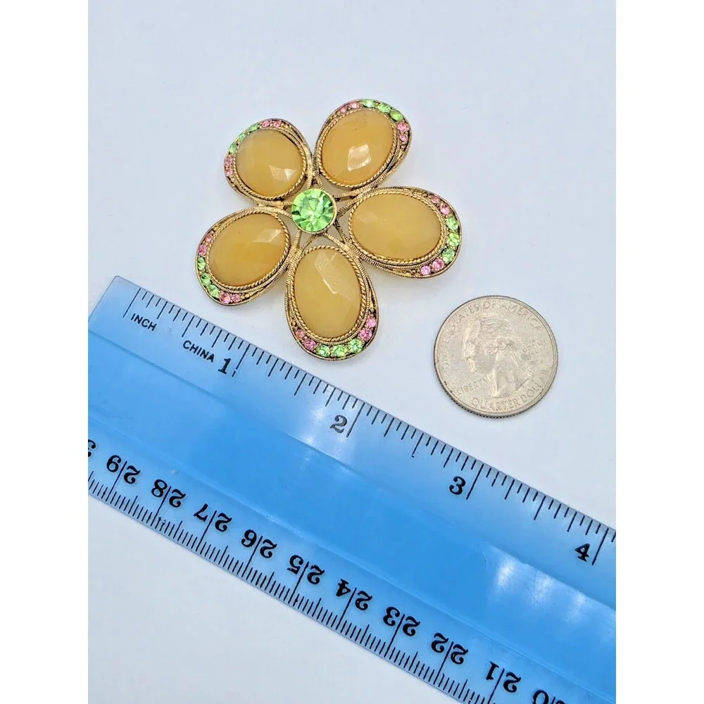 Unsigned Vintage brooch cabochon